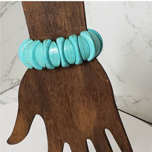 HOWLITE Faux Turquoise Southwestern Style Stretch Bracelet - Picture 1 of 5